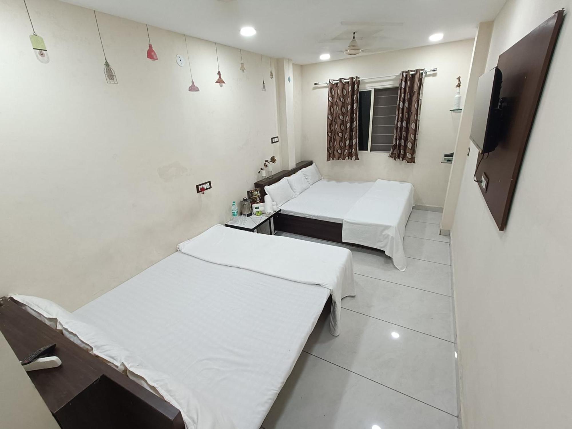 Treebo Yatri Grah Kshipra T Hotel Ujjain Exterior photo