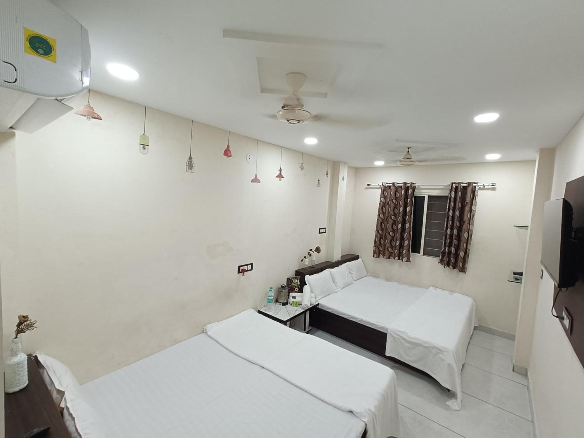 Treebo Yatri Grah Kshipra T Hotel Ujjain Exterior photo