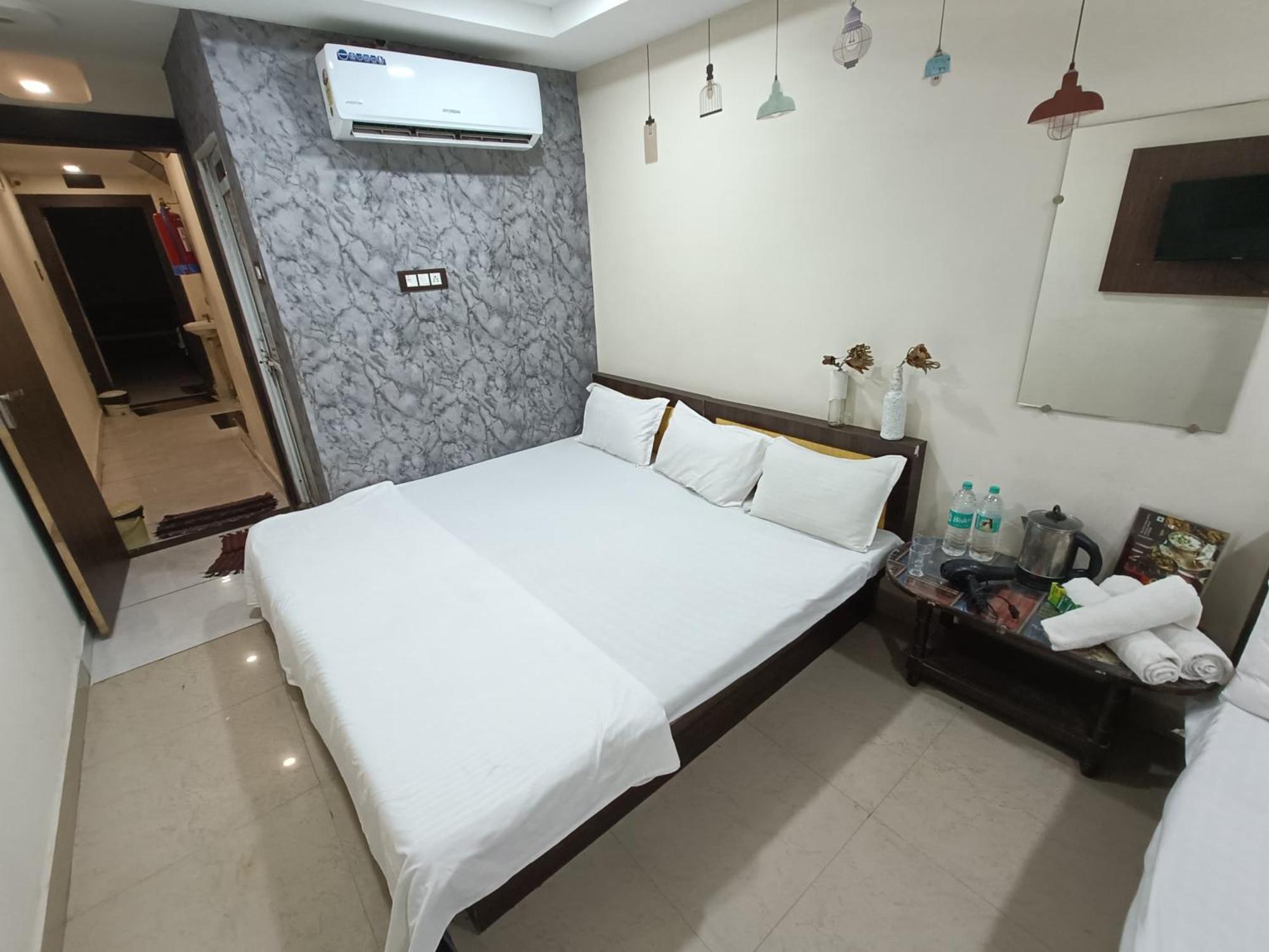 Treebo Yatri Grah Kshipra T Hotel Ujjain Exterior photo