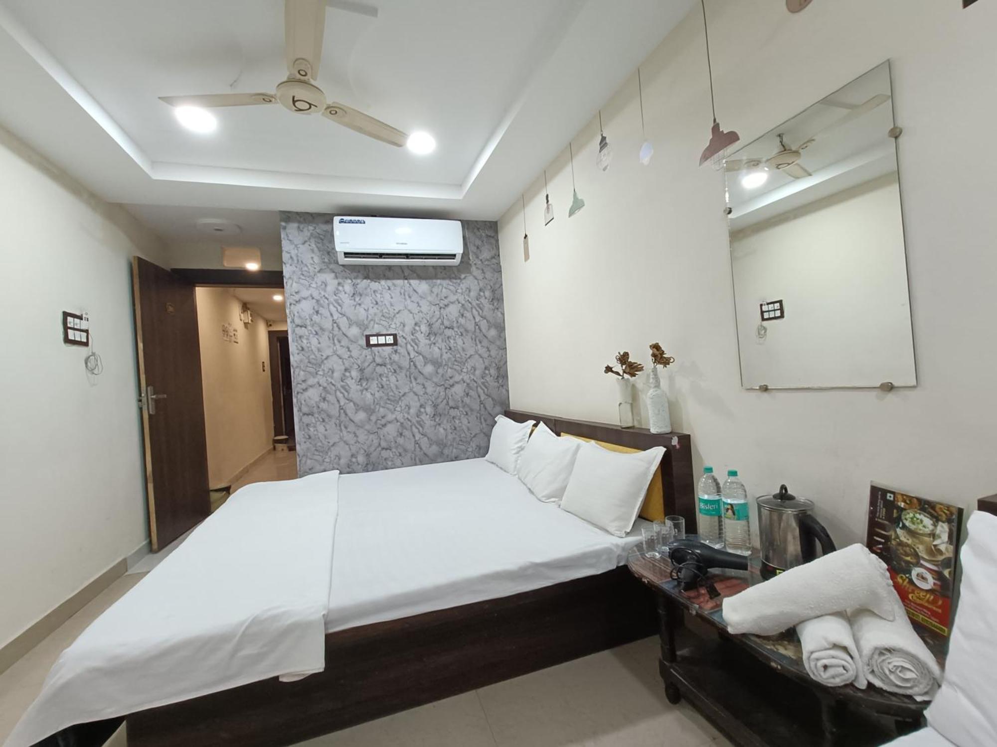 Treebo Yatri Grah Kshipra T Hotel Ujjain Exterior photo