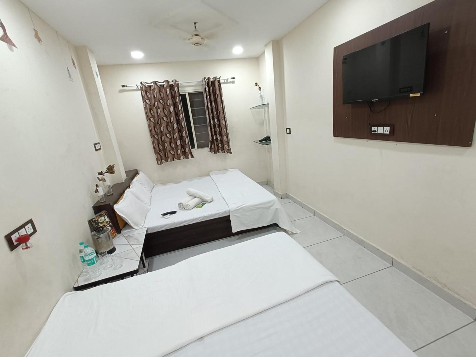 Treebo Yatri Grah Kshipra T Hotel Ujjain Exterior photo