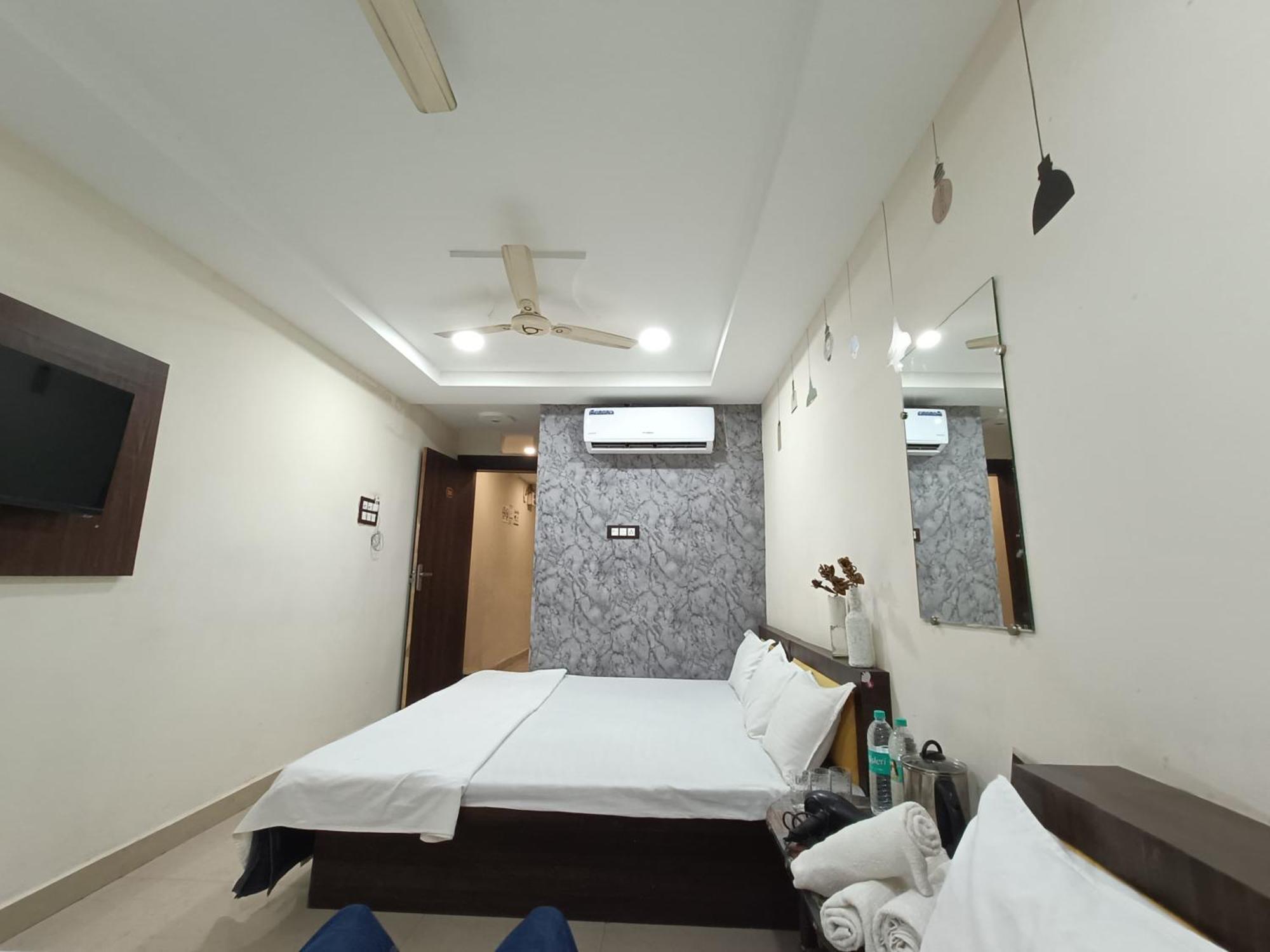 Treebo Yatri Grah Kshipra T Hotel Ujjain Exterior photo